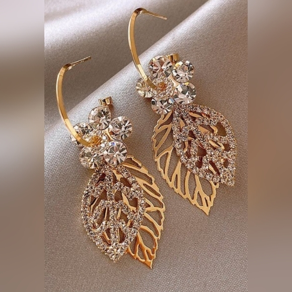 Jewelry - Leaf Shaped Goldtone Rhinestone Earrings